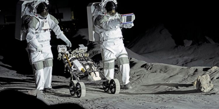 Agencia Espacial Europea abre centro de entrenamiento para misiones lunares
