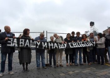 Periodista rusa encarcelada por declaraciones contra la guerra inicia huelga de hambre