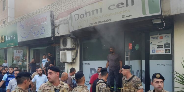 20 muertos y 450 heridos en Líbano por explosiones de walkie-talkies contra Hezbolá