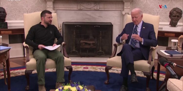 Biden recibe a Zelenskyy tras aprobar municiones de largo alcance para Kiev