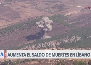 Israel sigue atacando a Hezbolá, miles huyen del sur del Líbano