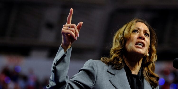 Harris viaja a la frontera entre Estados Unidos y México para enfrentar críticas por su historial