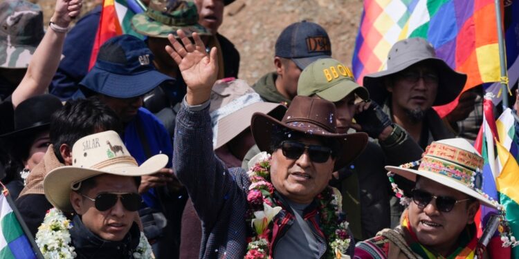 Evo Morales lidera marcha en Bolivia contra crisis económica y en defensa de su candidatura