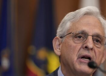 El fiscal general de EEUU denunció teorías conspirativas contra del Departamento de Justicia