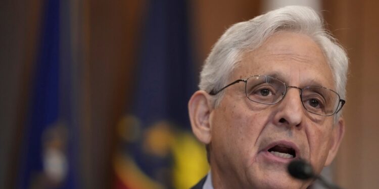 El fiscal general de EEUU denunció teorías conspirativas contra del Departamento de Justicia