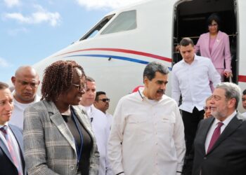 EEUU se apropia de avión donde viajó Maduro. González pide liberar a niños aún detenidos.