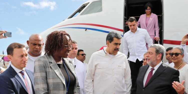 EEUU se apropia de avión donde viajó Maduro. González pide liberar a niños aún detenidos.
