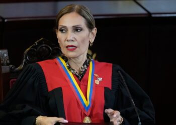 TSJ, CNE, Fuerza Armada rechazan sanciones. Detienen a Leocenis García.