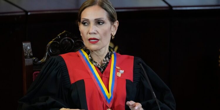 TSJ, CNE, Fuerza Armada rechazan sanciones. Detienen a Leocenis García.