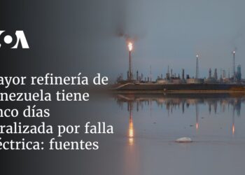 Mayor refinería de Venezuela tiene cinco días paralizada por falla eléctrica: fuentes