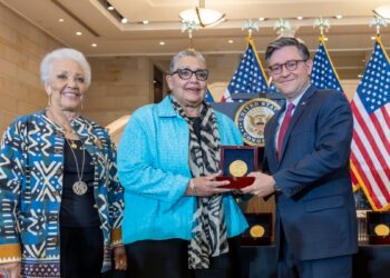 Científicas negras de la carrera espacial reciben el mayor honor del Congreso de EEUU