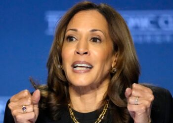 Harris promete exenciones fiscales e inversiones para fabricantes estadounidenses