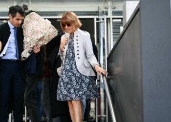 Hombre francés reconoce en juicio que drogó a su mujer para que él y decenas más pudiesen violarla