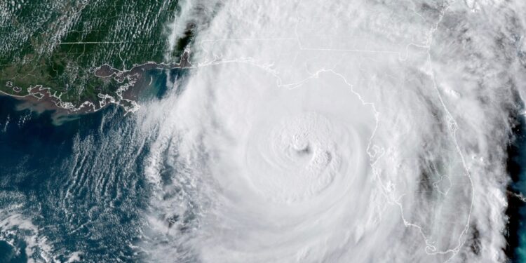 Helene toca tierra en Florida como huracán categoría 4
