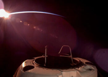 El multimillonario Jared Isaacman hizo historia al convertirse en el primer civil en realizar una caminata espacial