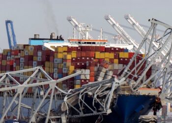 Agentes del FBI abordan barco gestionado por empresa cuyo barco carguero derribó puente en Baltimore