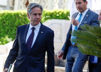 Blinken expresa frustración por explosiones de bíperes; dice que amenazan acuerdo de cese el fuego