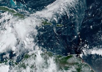 La tormenta tropical John golpeó las costas de México como huracán de categoría 3