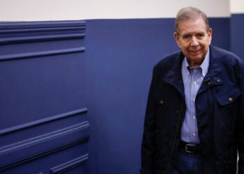 Edmundo González asegura que fue advertido de que fuerzas de seguridad estaban detrás suyo