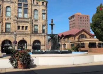 Inmigrantes en Springfield, Ohio, esperan que pase la tormenta
política