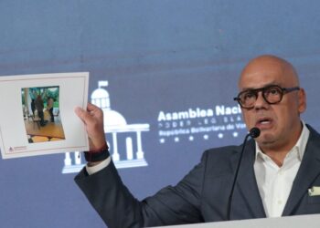 Jorge Rodríguez insta a Edmundo González: “Cumpla con lo que firmó”