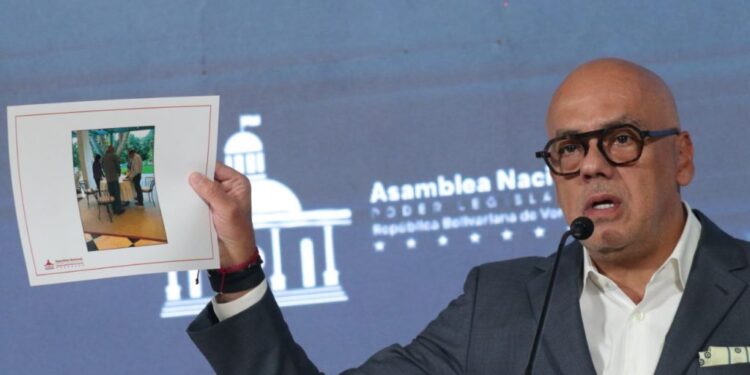 Jorge Rodríguez insta a Edmundo González: “Cumpla con lo que firmó”