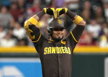 Machado gana prestigioso premio. Confirman cargos a 2 españoles. Y más.