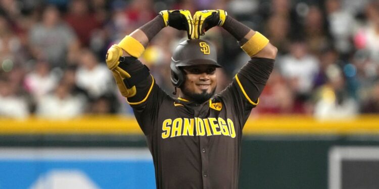 Machado gana prestigioso premio. Confirman cargos a 2 españoles. Y más.