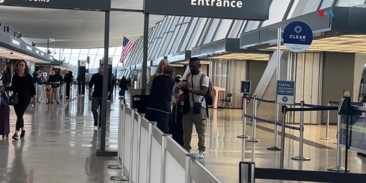 Aeropuerto Internacional Dulles en Washington ofrece oportunidades para latinos