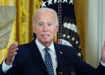Biden se dispone a alabar economía de EEUU tras rebaja de tasas de la Fed, pero sin cantar victoria