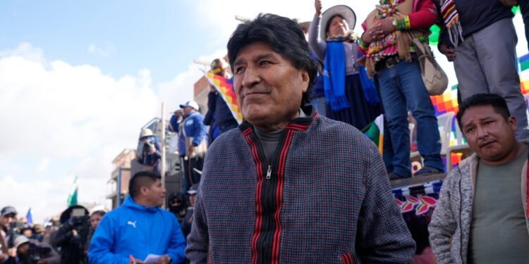 Evo Morales continúa la marcha contra la crisis económica y en defensa de su candidatura en Bolivia
