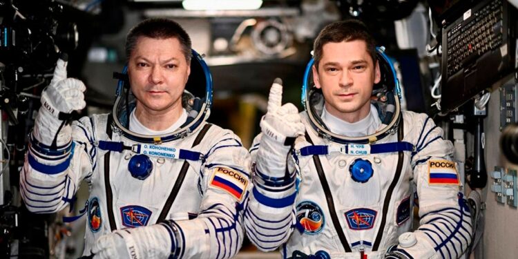Dos astronautas rusos baten el récord de estancia más larga en la Estación Espacial Internacional
