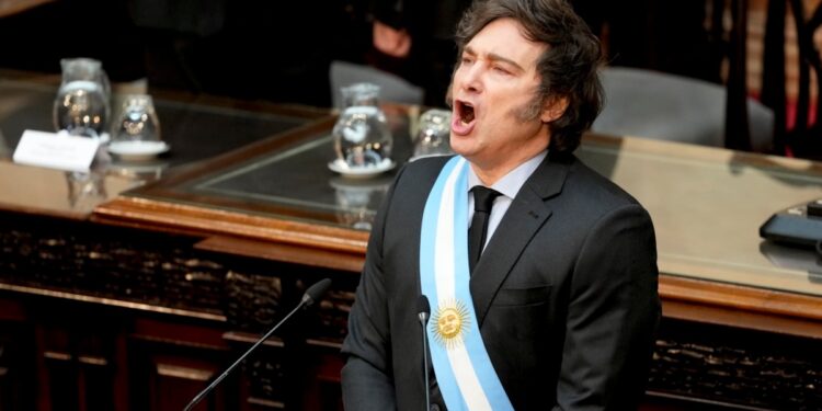 Milei promete austeridad en su presupuesto para 2025 y plantea un duelo en el Congreso argentino