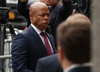 Alcalde de Nueva York se declara inocente de cargos de corrupción