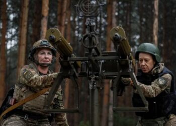 En Fotos | Las ‘Brujas de Bucha’: la unidad antidrones femenina que defiende los cielos de Ucrania