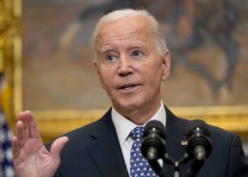 Gobierno de Biden endurece restricciones al asilo en la frontera