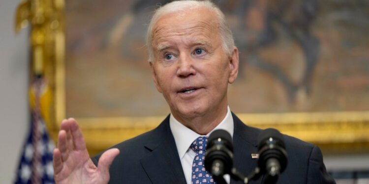 Gobierno de Biden endurece restricciones al asilo en la frontera