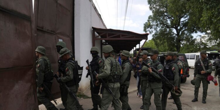 La pandilla Tren de Aragua comenzó en las prisiones de Venezuela y ahora siembra el miedo en Estados Unidos