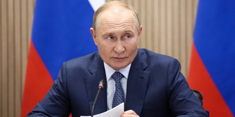 Putin bromeaba sobre apoyo a Harris en elecciones de EEUU, dice canciller