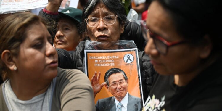 Funerales del expresidente peruano Alberto Fujimori, entre duelo y rechazo a su legado