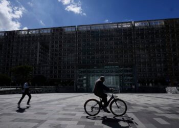 Vuelven los racionamientos de energía eléctrica a Ecuador