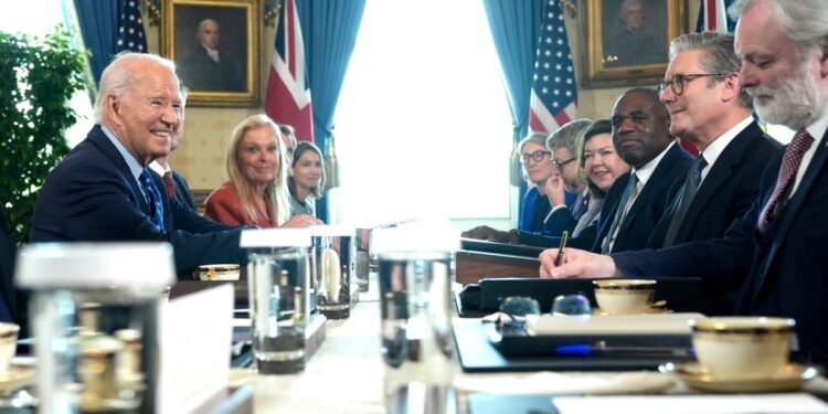 En la Casa Blanca: Biden y Starmer analizaron restricciones sobre uso de armas en Ucrania