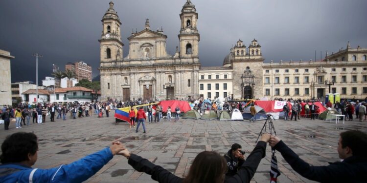 Violencia, corrupción e impunidad, algunos factores que amenazan la democracia en Colombia