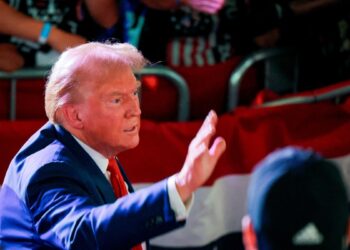 Kamala Harris y Donald Trump continúan su gira para ganar adeptos en el país y asisten a eventos en Pensilvania y Michigan respectivamente