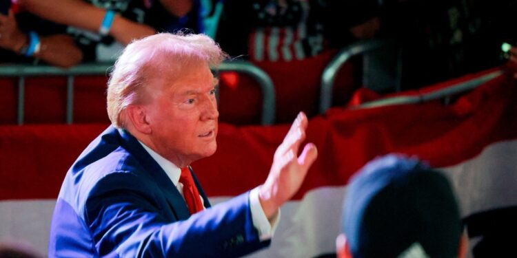 Kamala Harris y Donald Trump continúan su gira para ganar adeptos en el país y asisten a eventos en Pensilvania y Michigan respectivamente