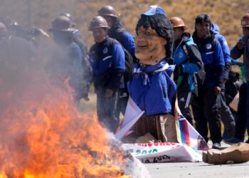 Arce invita a Morales a negociar en un intento por frenar la marcha que caldea el clima en Bolivia