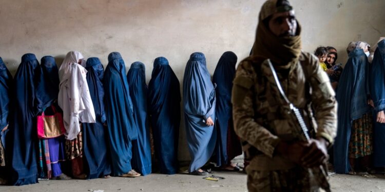 El Talibán dice que es absurdo acusarles de discriminación de género