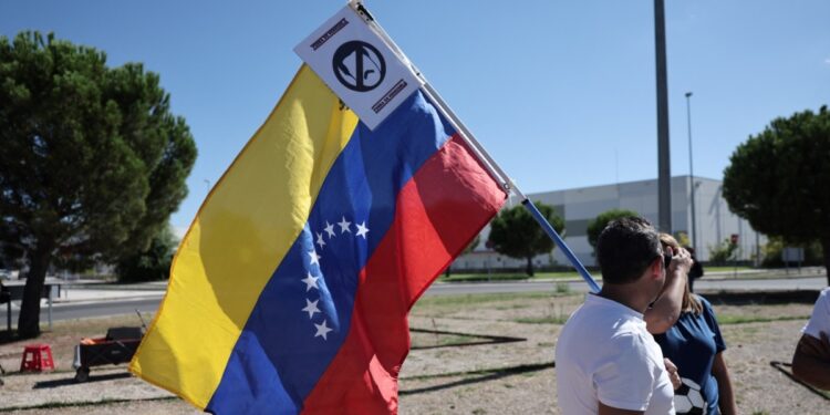 Dos españoles detenidos en Venezuela no están vinculados a ningún complot, dice Madrid