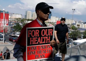 Unos 10.000 trabajadores hoteleros hacen huelga en ciudades de EEUU por disputas contractuales