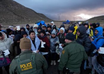 La Casa Blanca informa de caída en encuentros fronterizos y atribuye el mérito a medidas ejecutivas